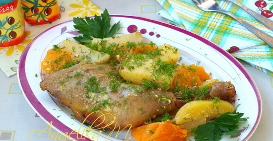 Курица запечённая в рукаве с тыквой и картофелем