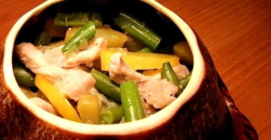 Фасоль стручковая со свининой