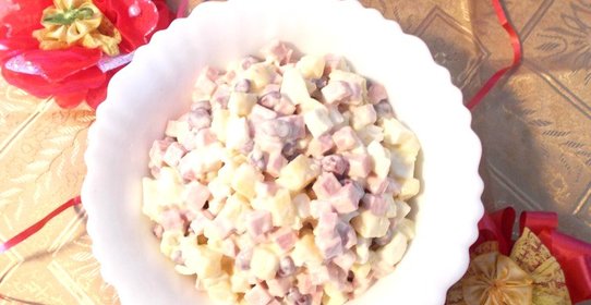 Салат с красной фасолью и молочной колбасой