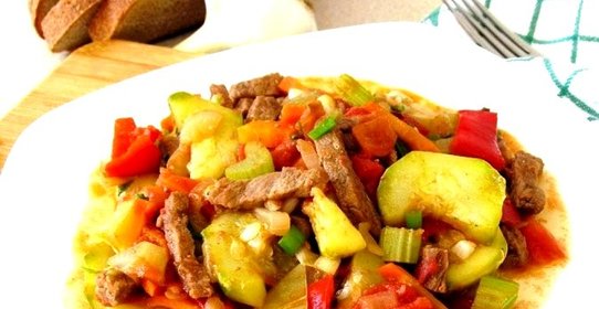 Отварная говядина с овощами