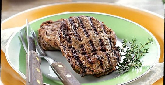 Бифштексы с соусом «Кровавая Мэри»