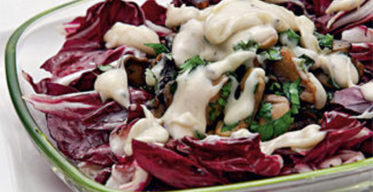 Салат с шампиньонами и сыром бресс бле