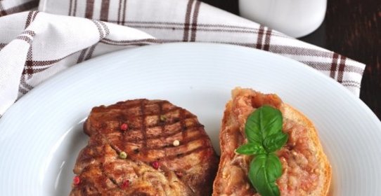 Свинина-гриль и баклажанная икра по-одесски