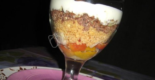 Слоеный десерт под сметанным кремом