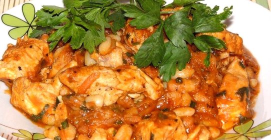 Быстрая фасоль в томате с куриным мясом