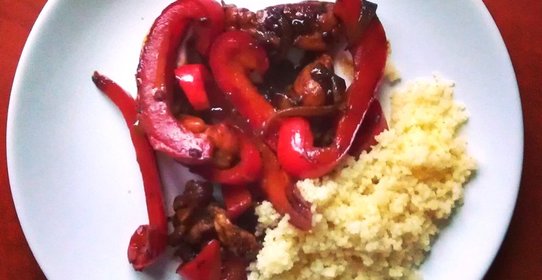 Куриные грудки с красным перцем