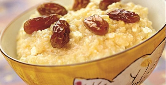 Пшенная каша с изюмом и творогом