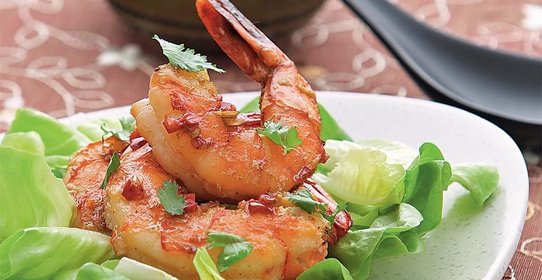 Тайский салат с тигровыми креветками