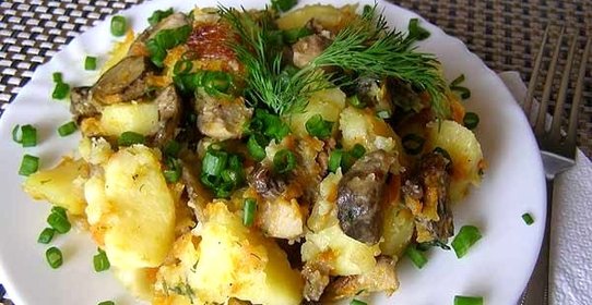 Тушеный картофель с замороженными грибами