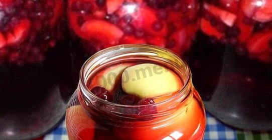 Компот из вишни и яблок