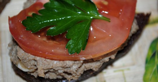 Пикантные гренки с печенью