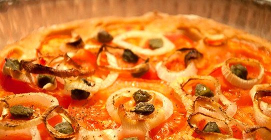 Традиционный греческий пирог с томатами и луком «Ладения»