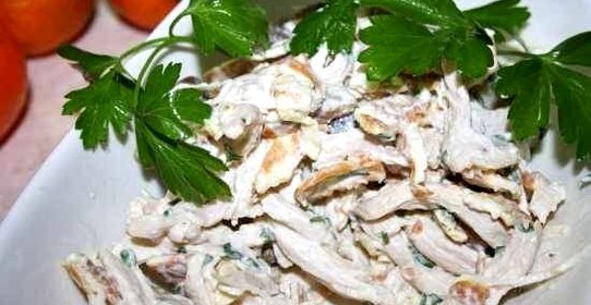 Салат Рваная курица с грибами