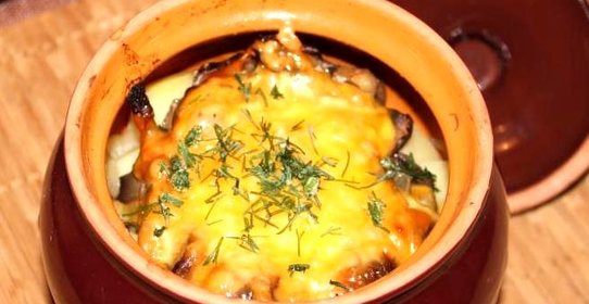 Пельмени, запеченные в горшочке