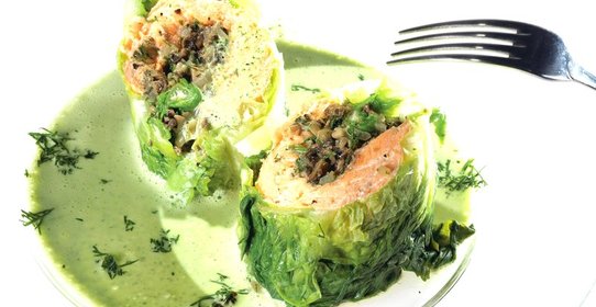 Голубцы из латука с форелью