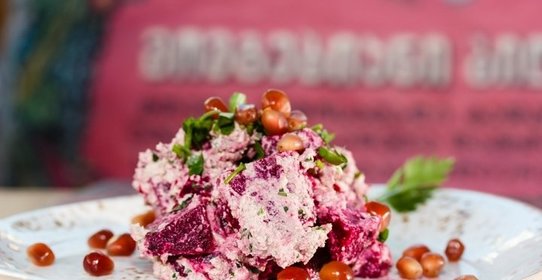 Салат с фруктами и шампиньонами