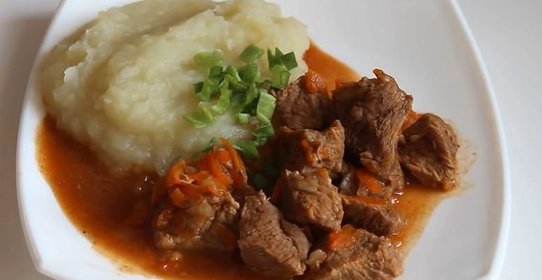 Тушеная говядина с подливкой