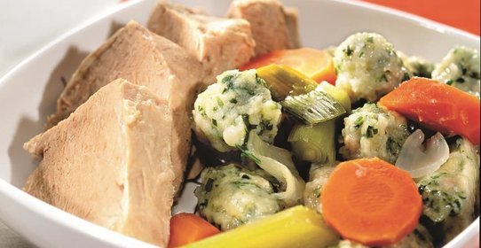 Свинина с клецками из петрушки