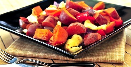 Красный картофель с перцем и сыром