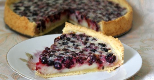 Ягодный пирог со сметанной заливкой