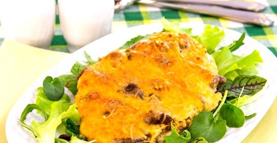 Куриное филе, запеченное с опятами