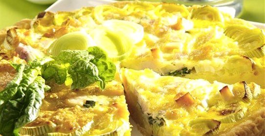 Пирог с луком-пореем и сметаной