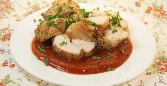 Куриная грудинка с томатным соусом