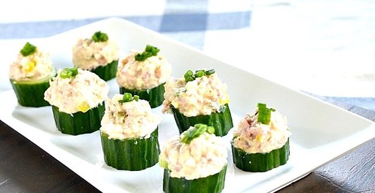 Салат с ветчиной и огурцами