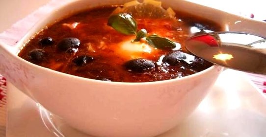 Солянка в мультиварке колбасная