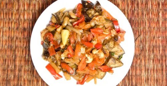 Запеченые овощи с чесноком и пармезаном