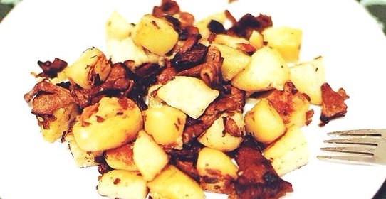 Жареный картофель с лисичками