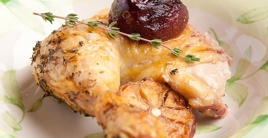 Курица с яблоками, сливой и кукурузной сальсой