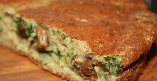 Заливной цельнозерновой пирог с капустой и опятами на греческом йогурте