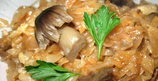 Тушеная квашеная капуста с грибами