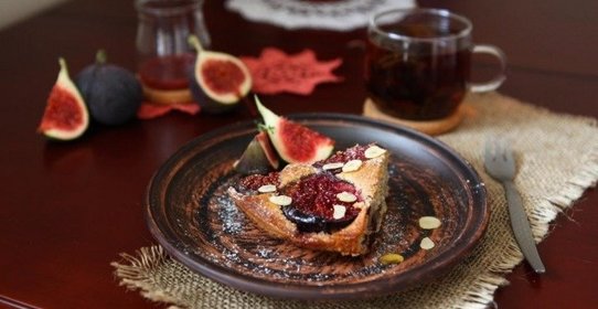 Ореховый пирог с инжиром