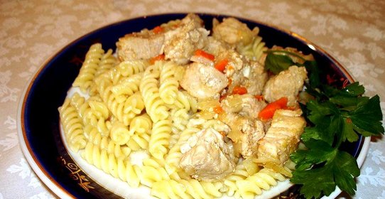 Свинина тушеная