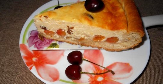 Открытый пирог с черешней