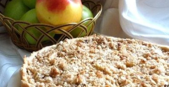 Яблочный пирог в творожно-сметанной заливке под овсяной шапочкой