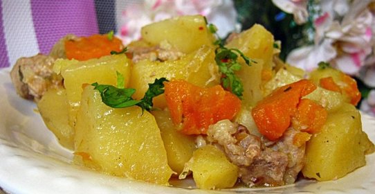 Картофель тушеный с мясом