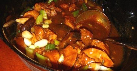 Курица по‑индонезийски с грибами (Ayam dengan jamur)