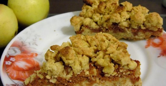 Тертый пирог с айвовым вареньем