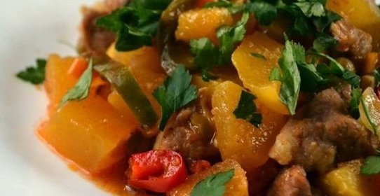 Тыква с мясом в горшочках