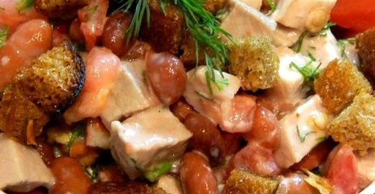 Салат мясной с фасолью