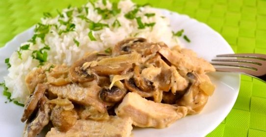 Тушеная картошка с курицей и грибами