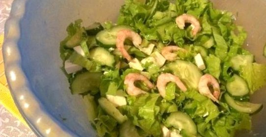 Легкий салат с креветками и сыром «Фетакса»