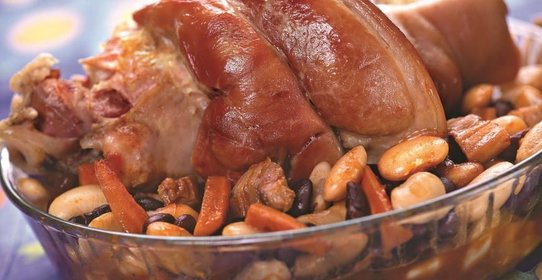 Рулька с белой и красной фасолью