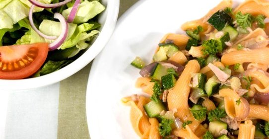 Салат макаронный