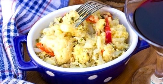 Цветная капуста обжаренная в яично-сырной смеси со сладким перцем и ветчиной