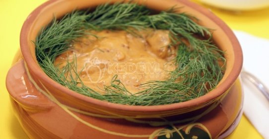 Говядина с грибами в томатном соусе