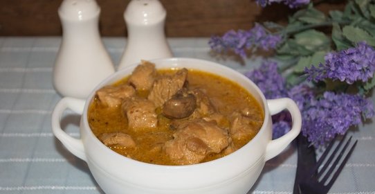 Куриное филе в грибном соусе